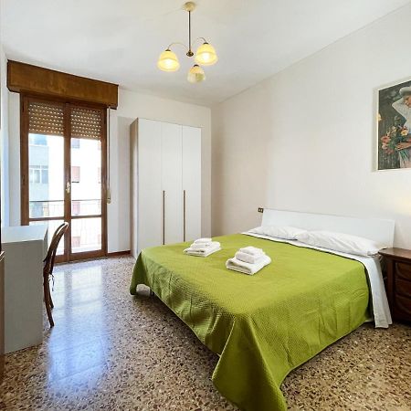 ホテル Casa Gramsci - Affitti Brevi Italia モデナ エクステリア 写真