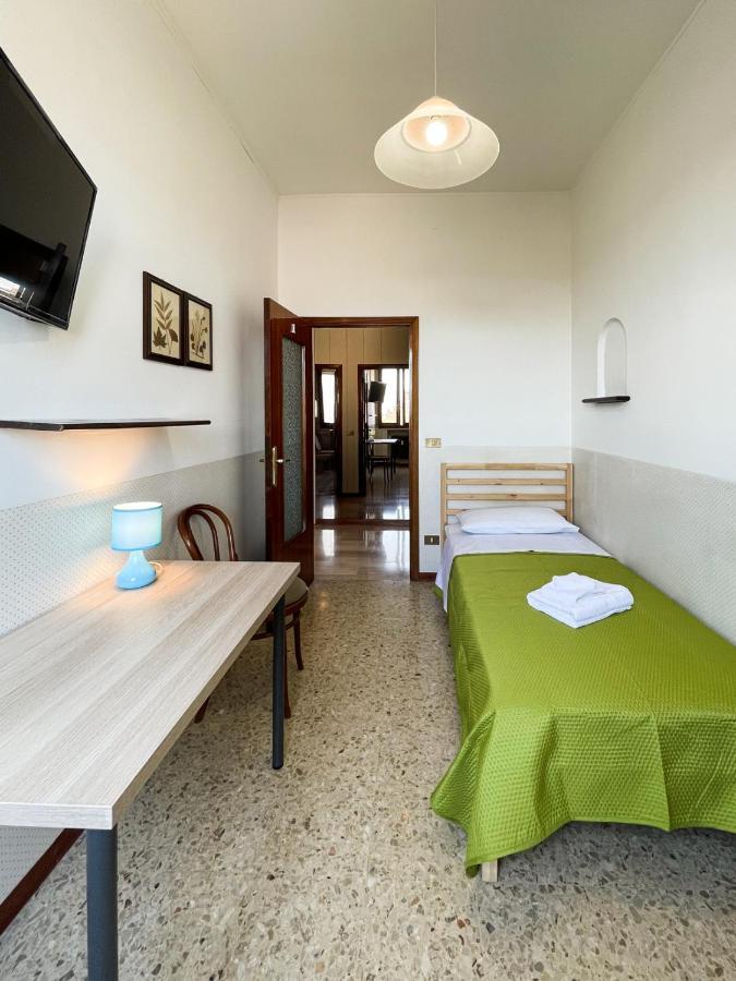 ホテル Casa Gramsci - Affitti Brevi Italia モデナ エクステリア 写真