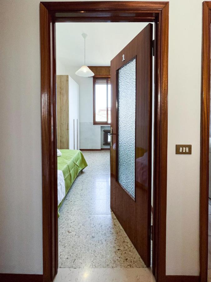 ホテル Casa Gramsci - Affitti Brevi Italia モデナ エクステリア 写真