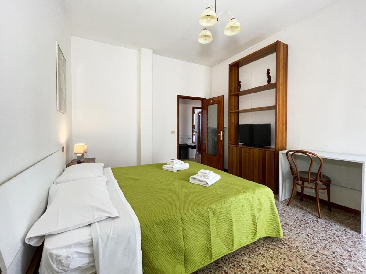 ホテル Casa Gramsci - Affitti Brevi Italia モデナ エクステリア 写真