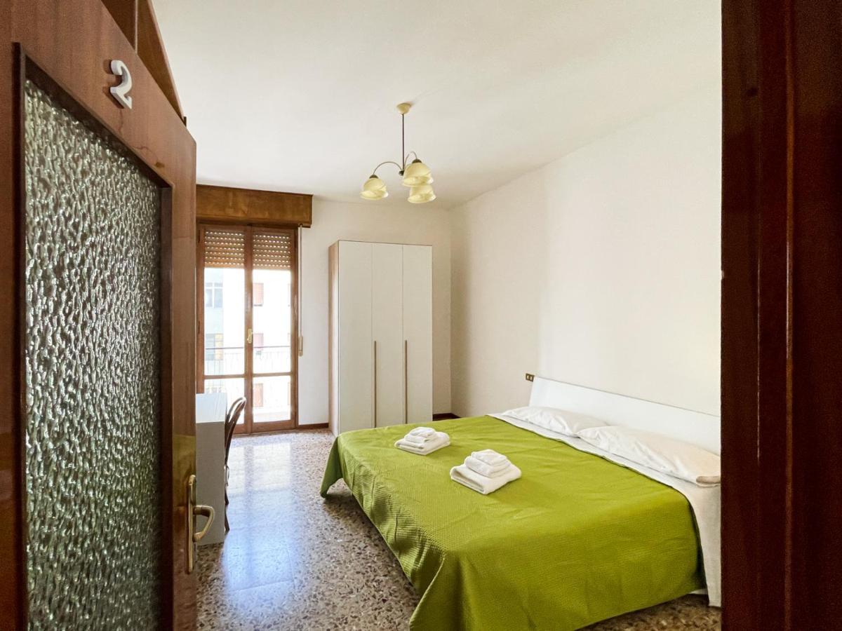ホテル Casa Gramsci - Affitti Brevi Italia モデナ エクステリア 写真