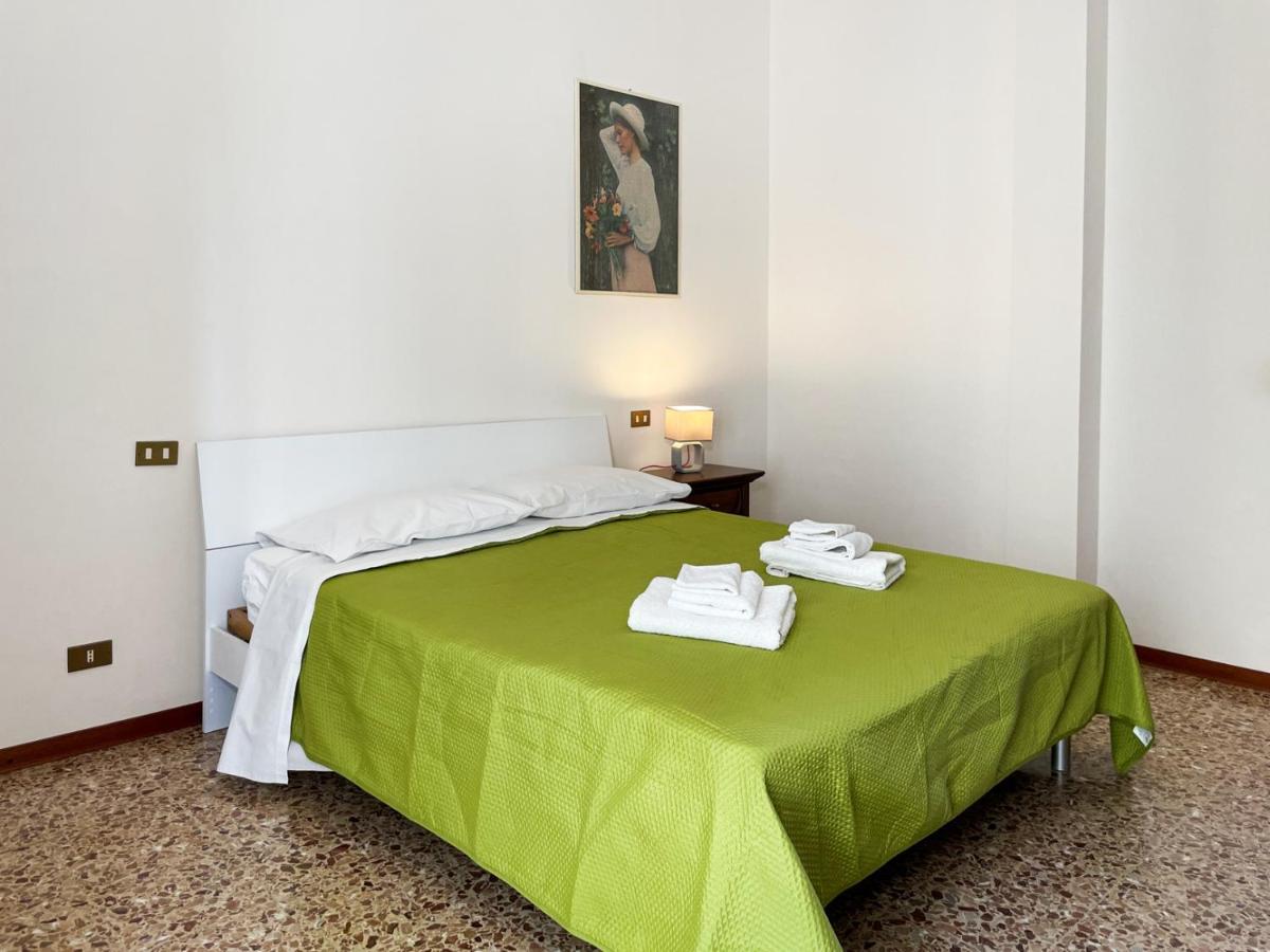 ホテル Casa Gramsci - Affitti Brevi Italia モデナ エクステリア 写真