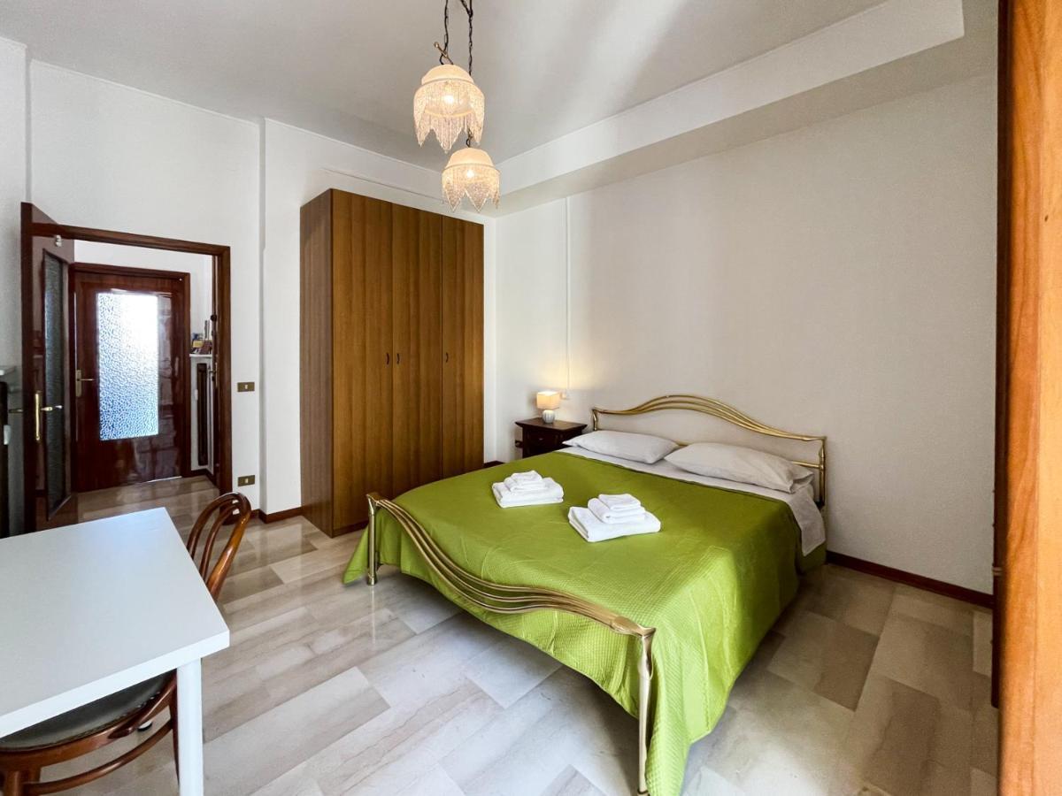 ホテル Casa Gramsci - Affitti Brevi Italia モデナ エクステリア 写真