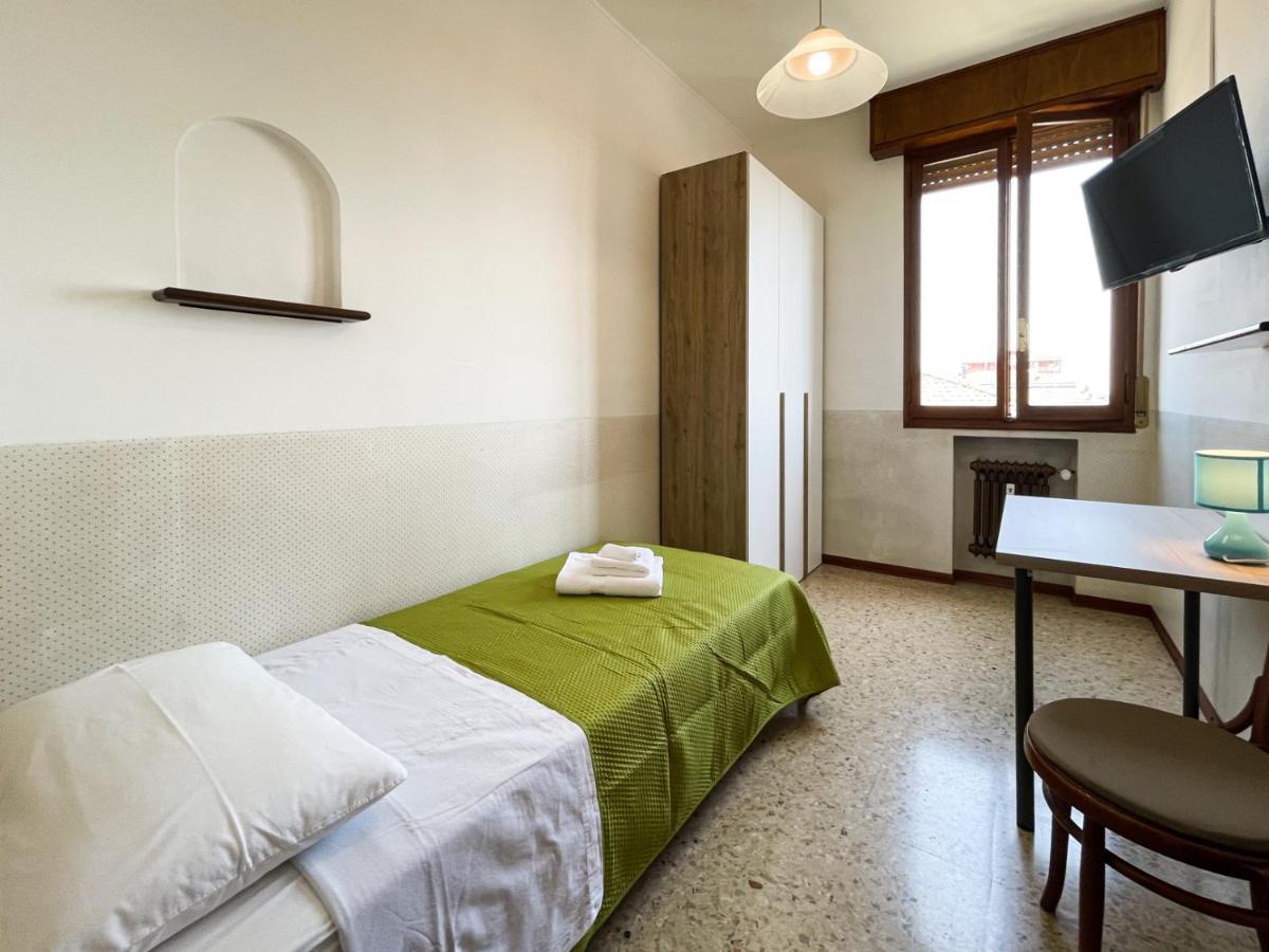 ホテル Casa Gramsci - Affitti Brevi Italia モデナ エクステリア 写真