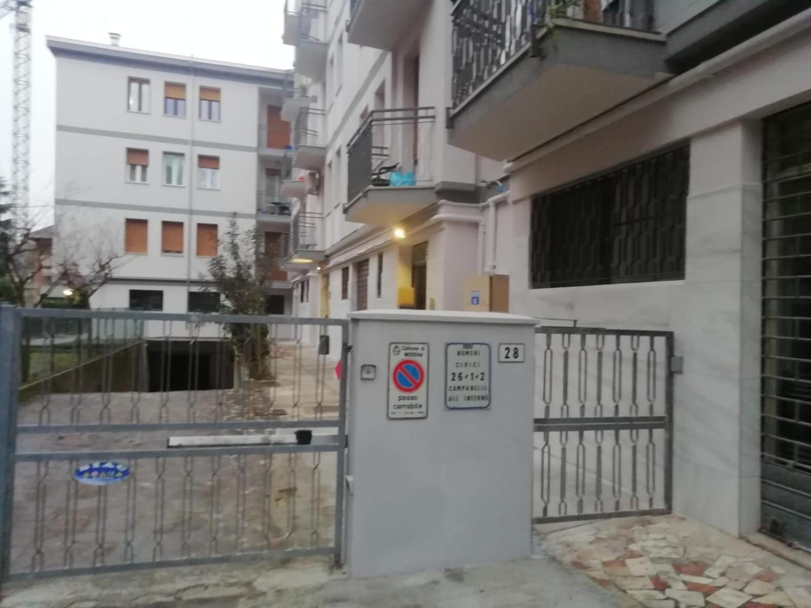 ホテル Casa Gramsci - Affitti Brevi Italia モデナ エクステリア 写真